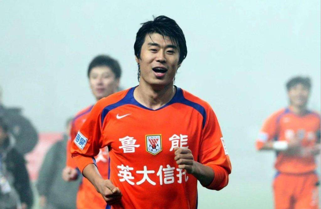 盘点鲁能队史上的那些9号，两个是后卫，知名度最高的是“九哥”