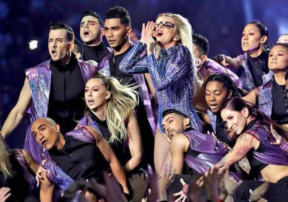 蕾哈娜超级碗中场秀,超级碗中场秀怎么火起来的