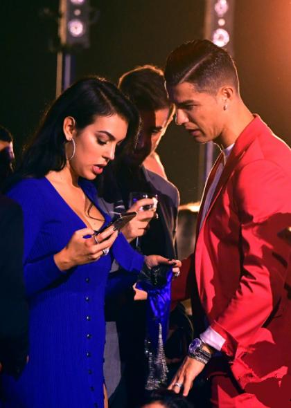 c罗前女友伊莲娜吊带裙,c罗的未婚妻乔治娜的照片