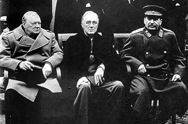 插自己的管吸别人的奶，美国还能霸道多久？