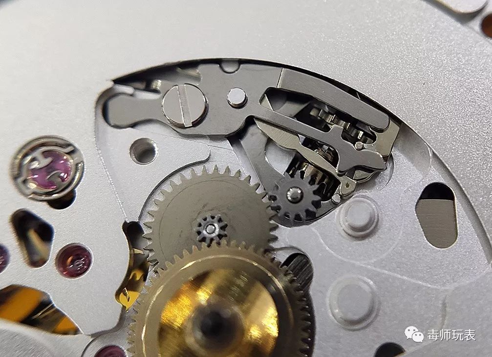 欧米茄海马300机芯是8800还是8806,欧米茄8800与8806机芯揭秘