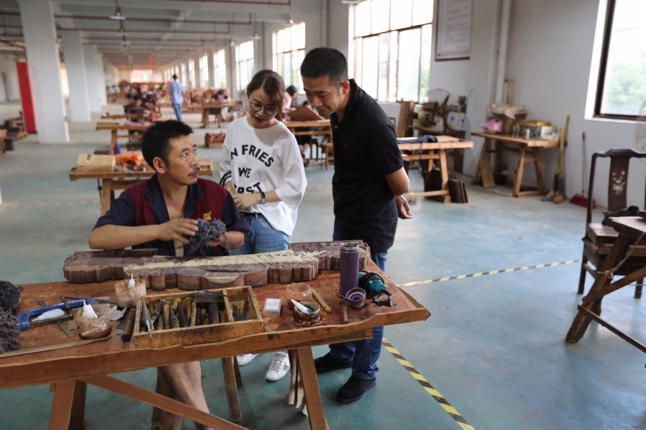 房地产和红木家具行业怎么选择,红木家具房价多少钱一平方