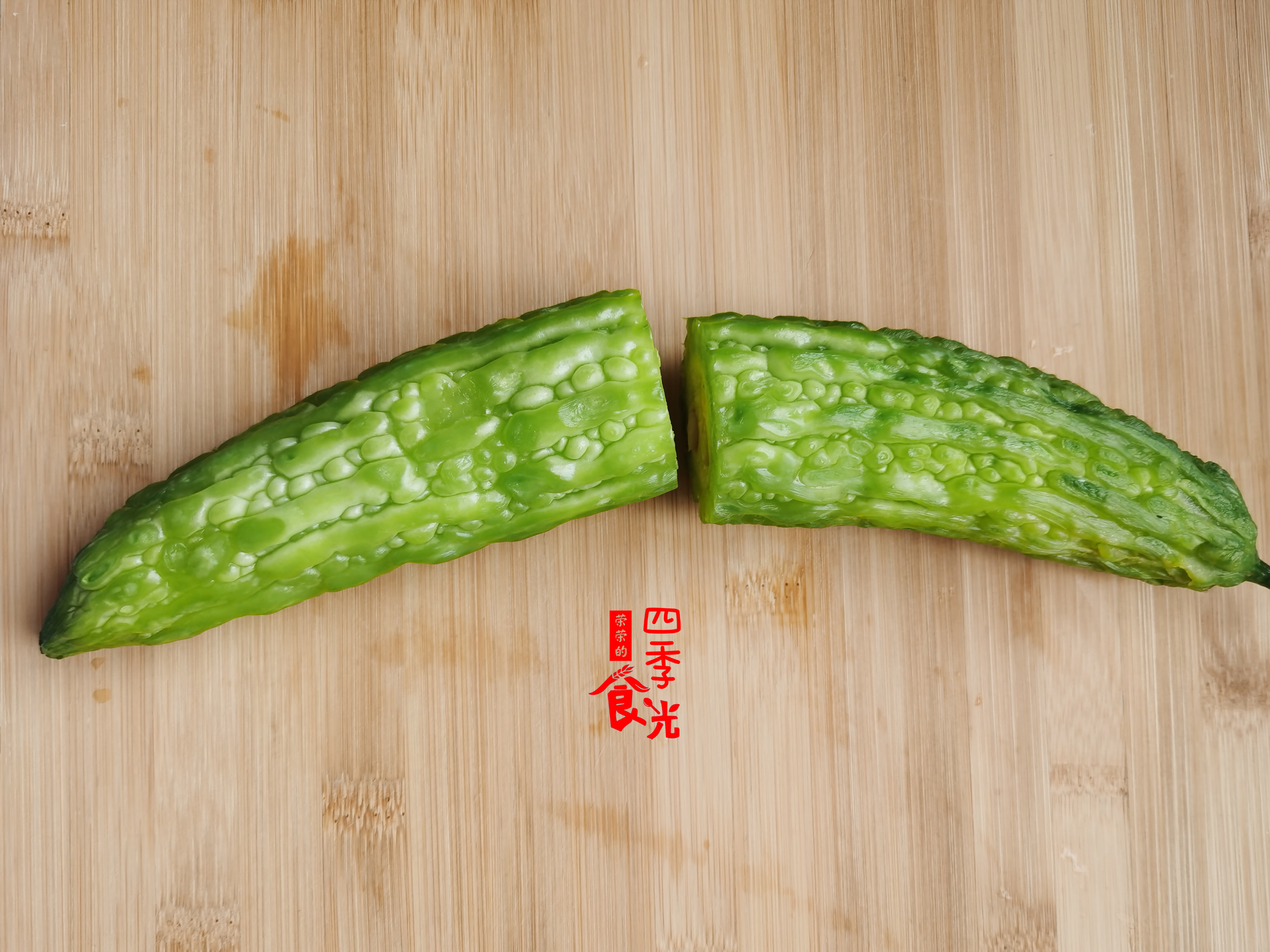 减肥期苦瓜怎么做好吃,苦瓜可以生吃配鸡蛋减脂