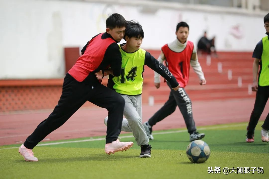 随州外国语小学足球比赛,外国语学校足球小将比赛