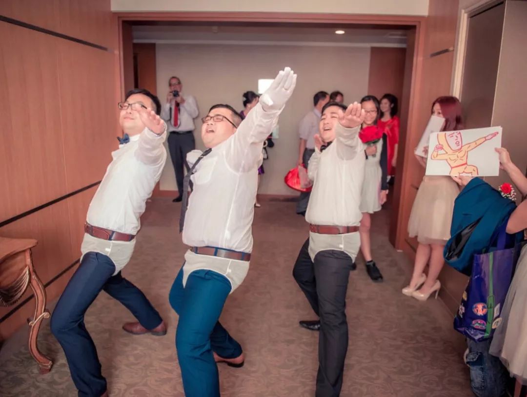 适合一对伴郎伴娘的接亲游戏,两个伴郎接亲小游戏创意环节