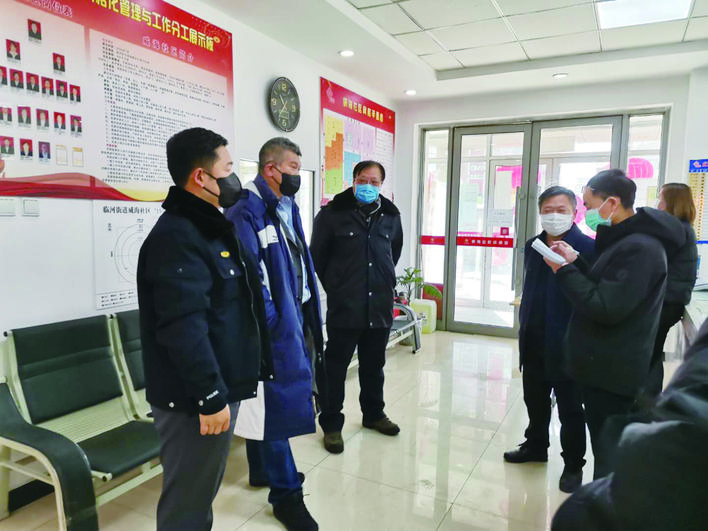 党员干部接力下沉社区防疫 (下沉干部社区抗疫)