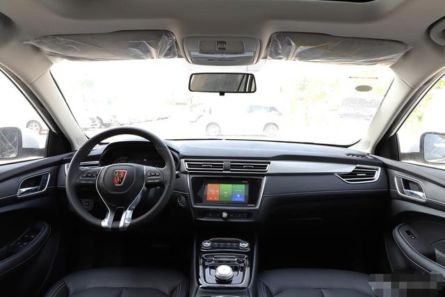 荣威ei5新款,荣威ei5智联版和豪华版有什么区别