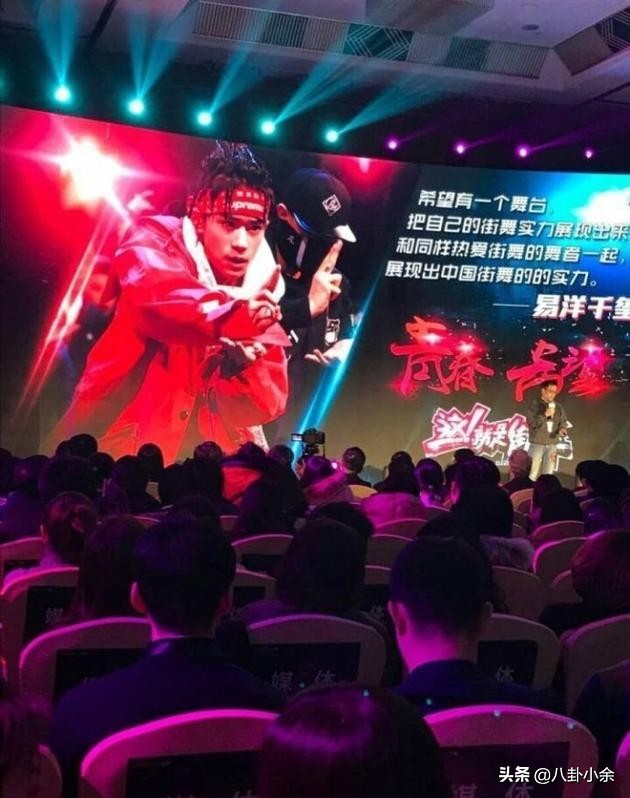 易烊千玺嘉人采访和粉丝的关系,嘉人对易烊千玺的评价