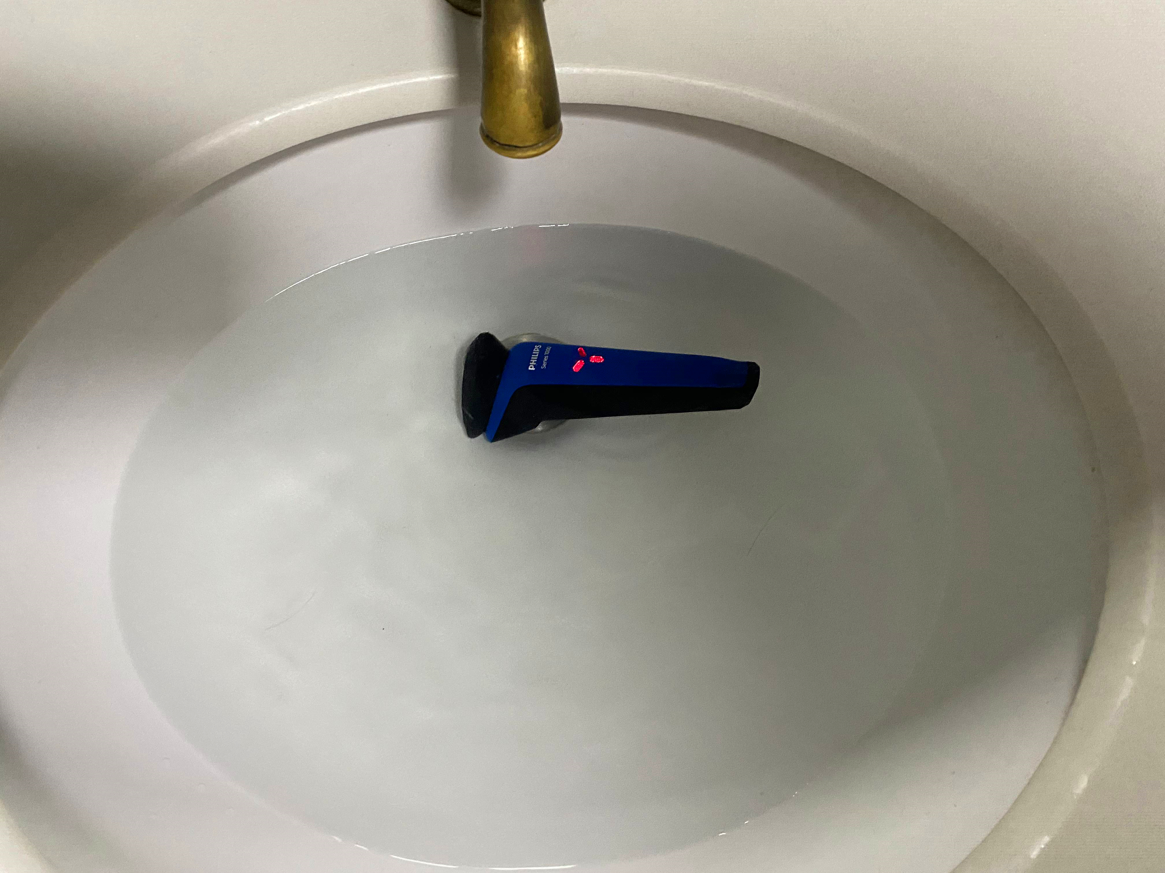 飞利浦小旋风剃须刀使用教程,飞利浦小旋风1000剃须刀评测