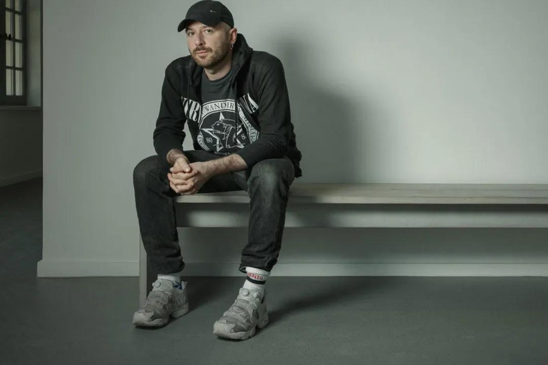 巴黎世家七夕土味广告,巴黎世家的七夕广告真的土爆了吗