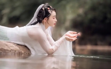 你几月出生就和哪位诗人有缘,你几月出生的就代表你是什么身份