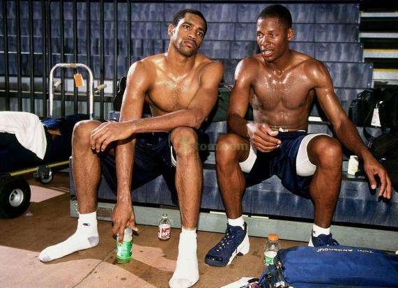 为什么nba球员的臂展都这么长,为什么nba球员的腿都很细