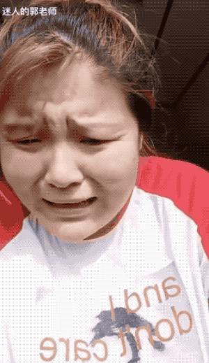 别骂了！靠放屁，抠鼻，舔葱走红的“郭老师”，其实挺可怜的