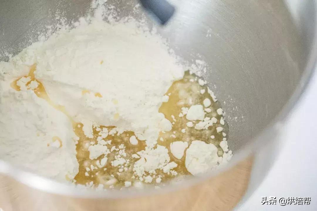 如何用烤箱烤芝麻烧饼,老北京麻酱芝麻烧饼的烤箱做法