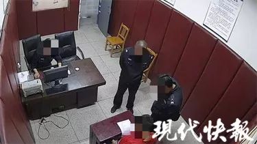 便衣民警抓捕毒贩现场惊呆路人,民警负伤追毒贩