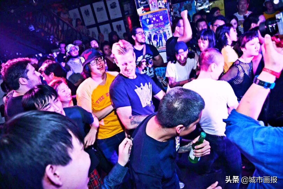 摇滚圈无人不知的“School”，凭什么吸引刺猬、盘尼西林等乐队？