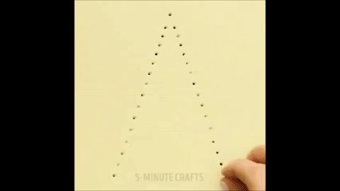 圣诞节快到了想用卡纸做个圣诞树,给老师圣诞贺卡