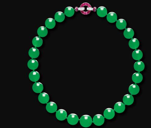 复古风再次刮起来，翡翠首饰造型富有立体感，代表国风首饰的特色