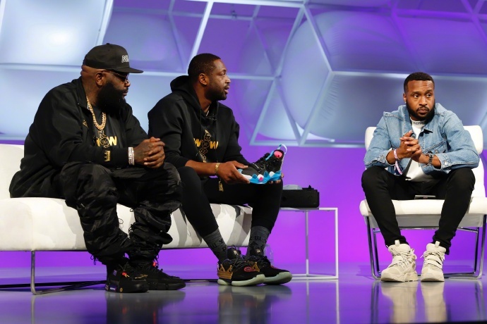 韦德之道九低帮是全掌碳板吗,韦德之道8是高配全掌䨻吗