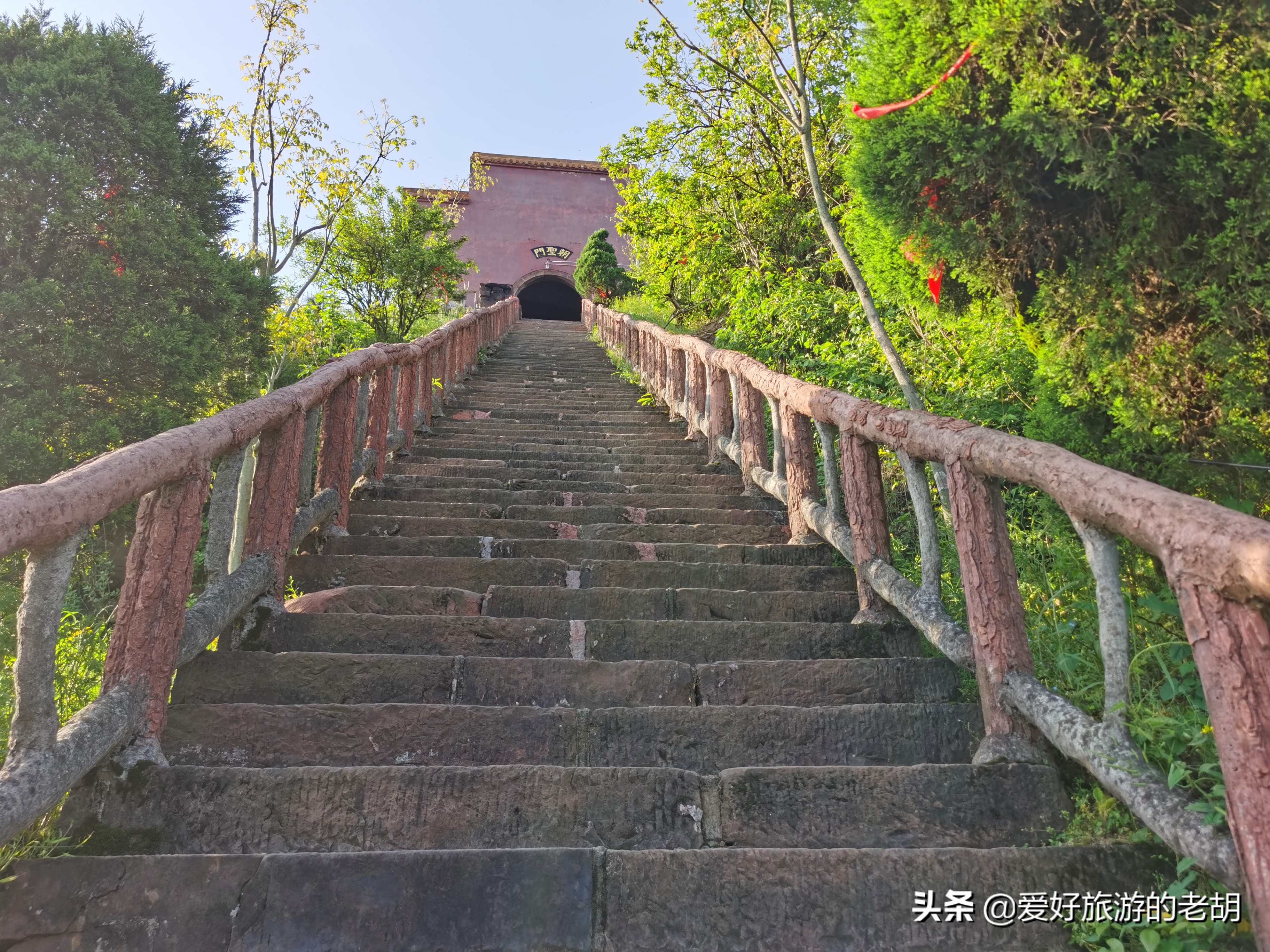 张家界天门山寺庙风景区,张家界五雷仙山好玩吗