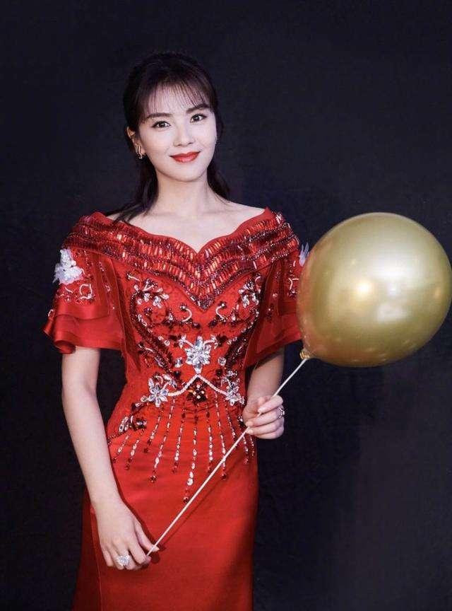 肩宽穿什么都显“壮”？那是你不会搭！这份穿搭指南你会很需要