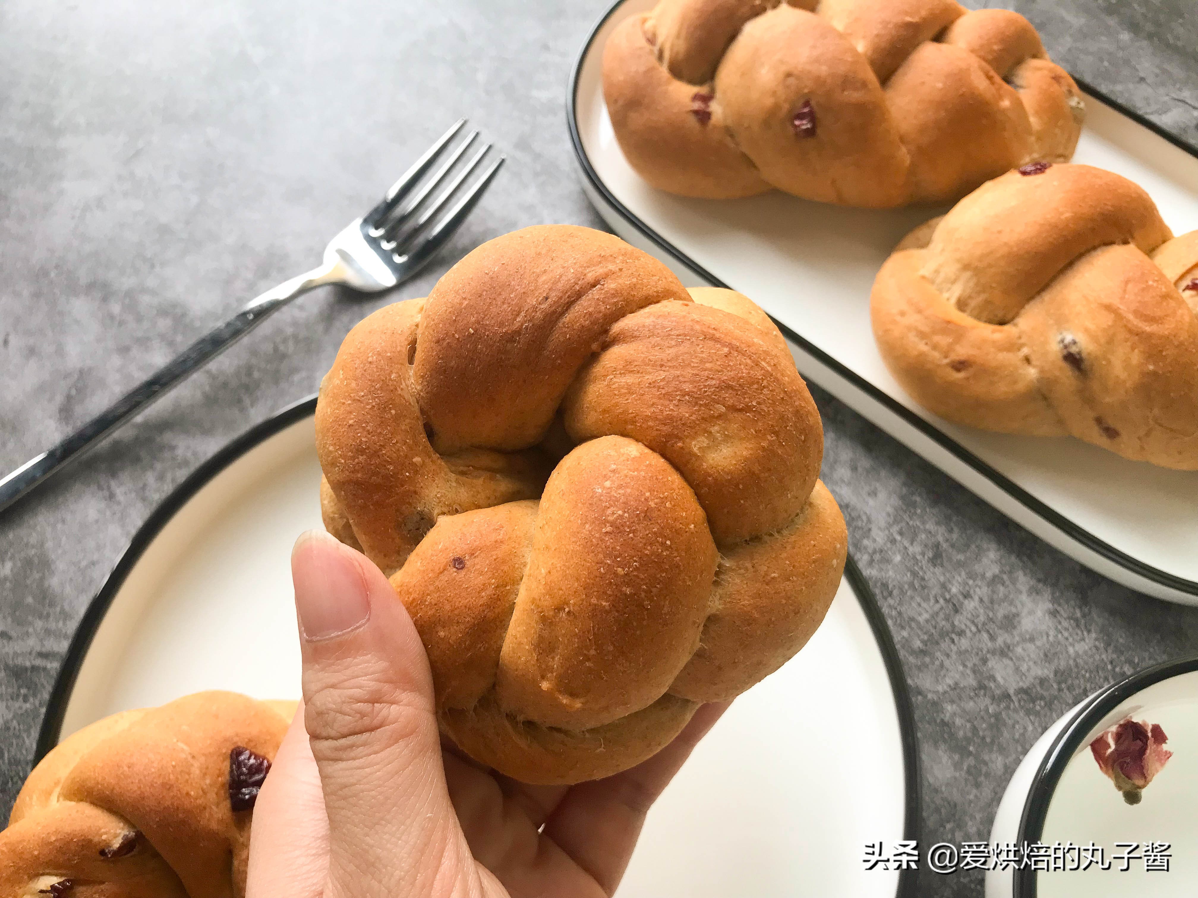 和面前多加1步，无需揉面机，做出的面包松软拉丝！省时又省力