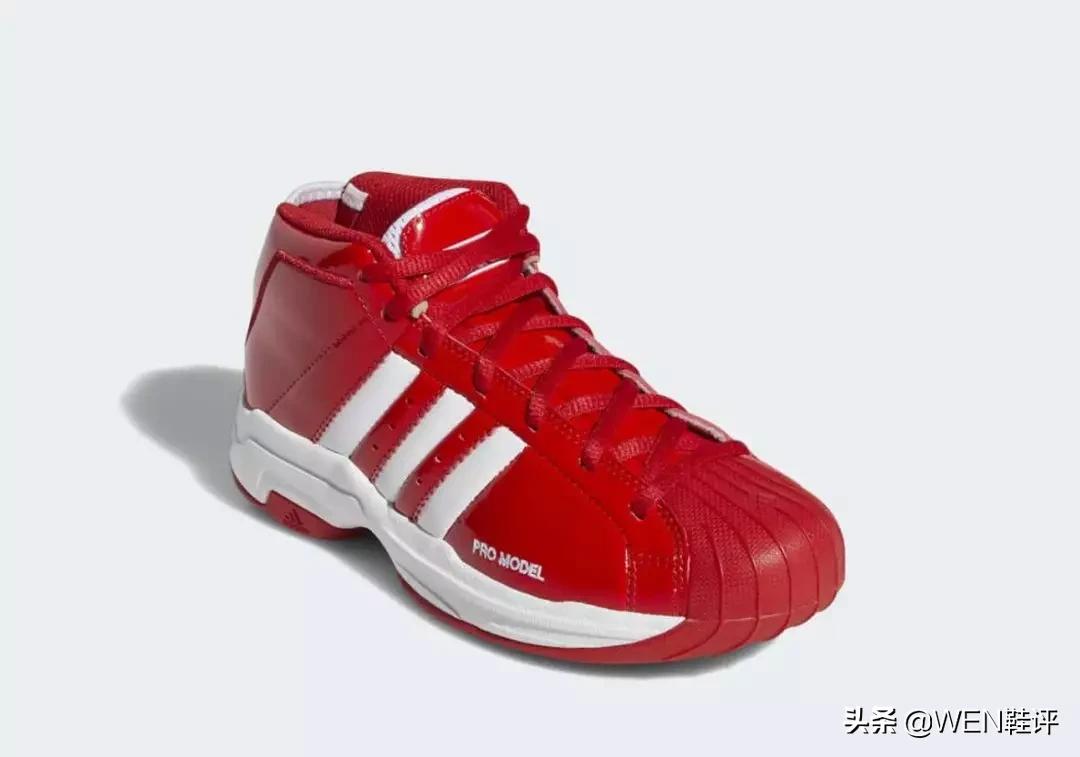 詹姆斯科比鸳鸯鞋,詹姆斯历年全明星上脚球鞋