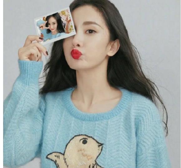 鞠婧祎7300元毛衣是假货？与杨幂撞衫超尴尬！造型师发文道歉