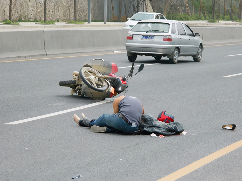 交通事故小孩受伤能否赔偿补课费,交通事故无人受伤赔偿明细表2020