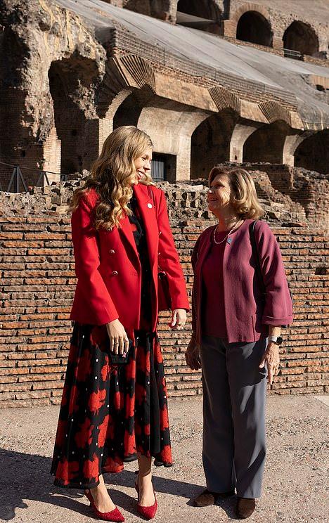 英国第一夫人成G20时尚黑马！穿500块的Zara上衣，印花裙是租来的