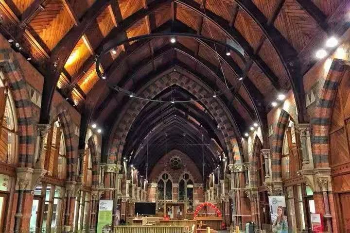 去英国留学读本科要多少钱,留学英国读本费用明细