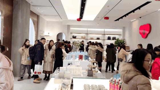 西湖边“空降”3000+好物！全国首家网易考拉旗舰店来啦，冲鸭！