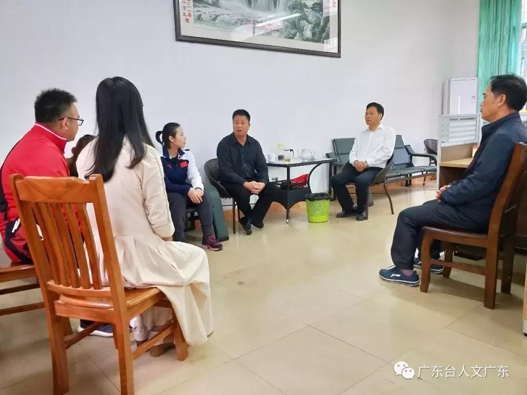 世界蹼泳冠军,世界游泳冠军去海里