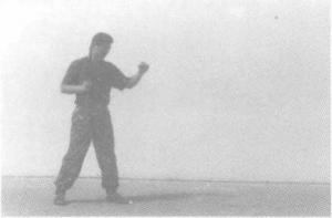 警用防暴棍和匕首警拳,警用防暴橡胶棍杀伤力