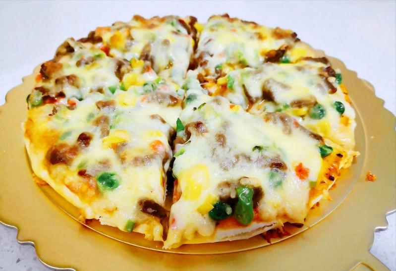 如何用六寸披萨做披萨,用披萨胚子做牛肉披萨