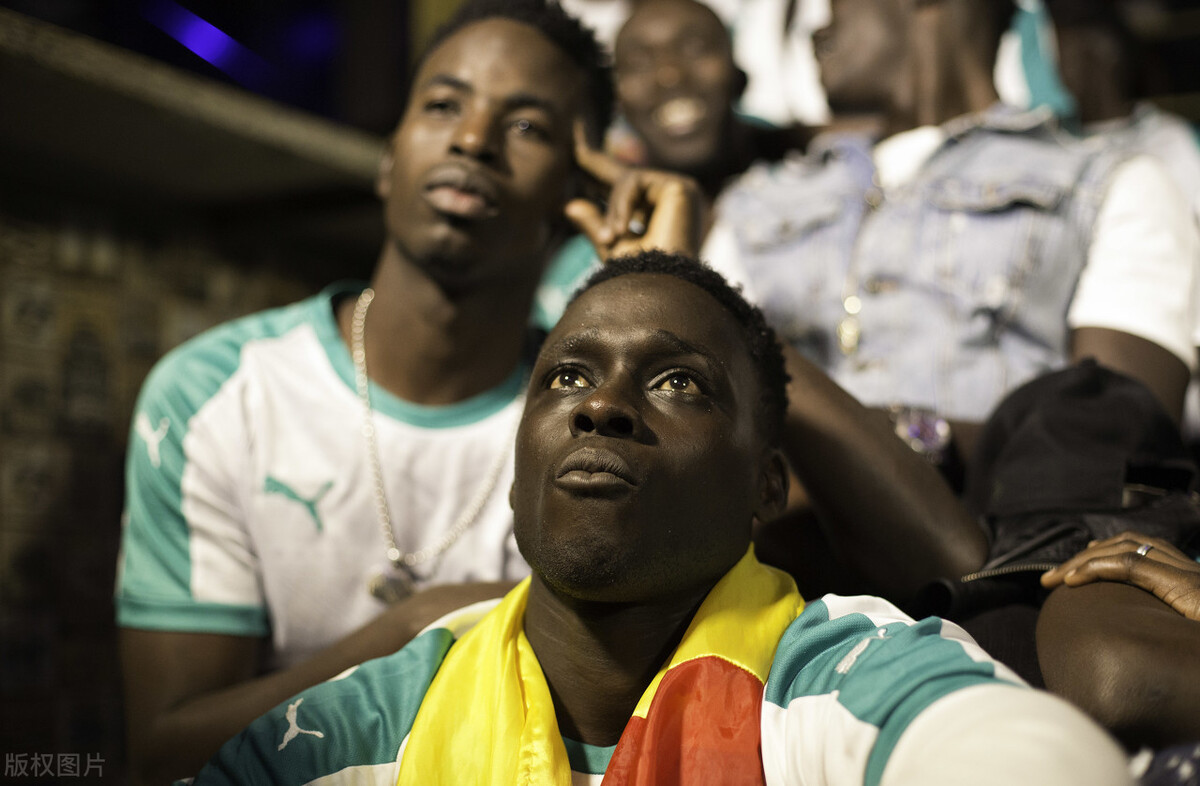 哥伦比亚4比5进球视频,哥伦比亚4-2乌拉圭有红牌吗