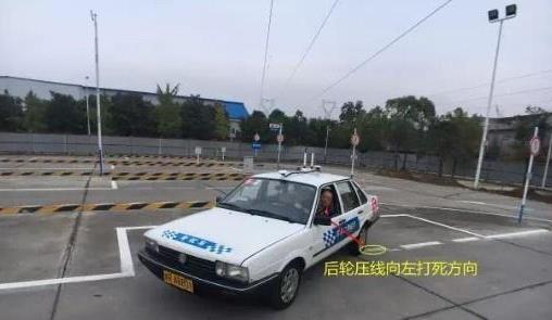 自动挡科二倒车入库侧方停车视频,科二s弯最简单的方法侧方位停车