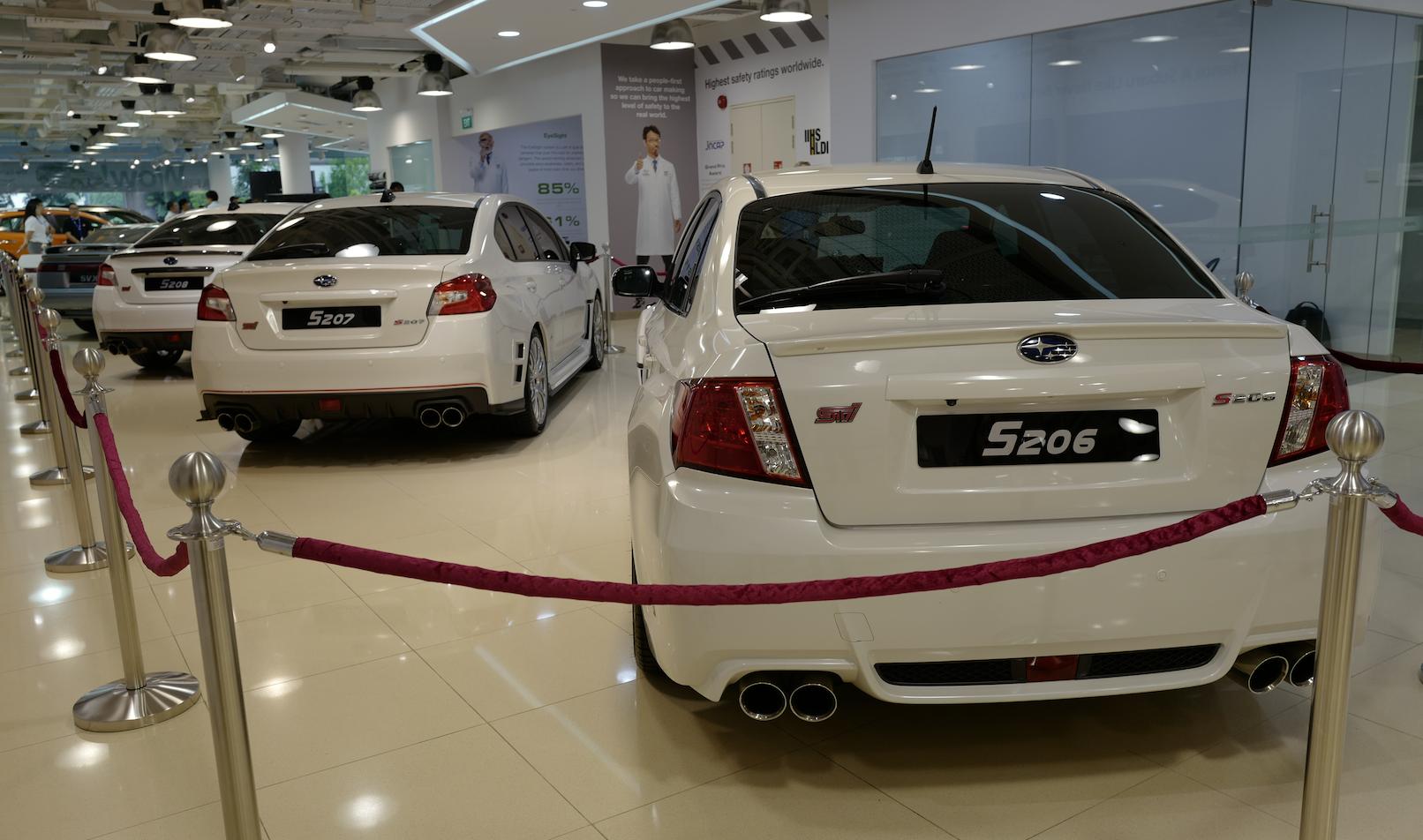 这个人把手摸在车上超过3天3夜赢了一辆车你觉得你行不？