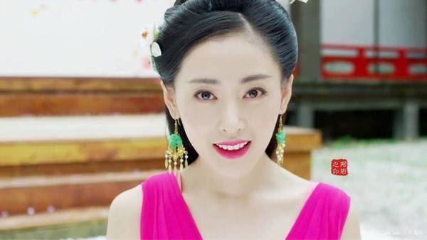 张天爱回旋踢视频,张天爱踢足球视频