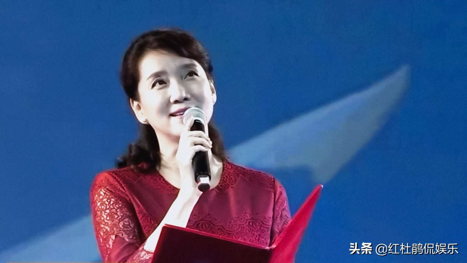 58岁央视李修平生活近照,李修平穿西装近照图片