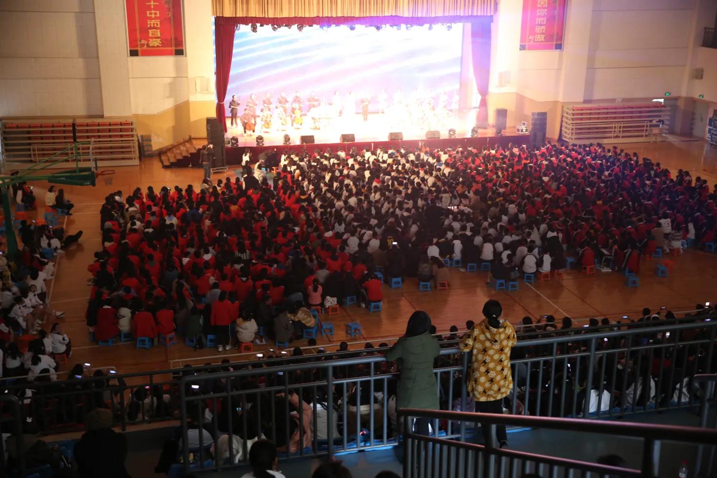 昆十中:新年音乐会唱响求实梦!青*梦春**!