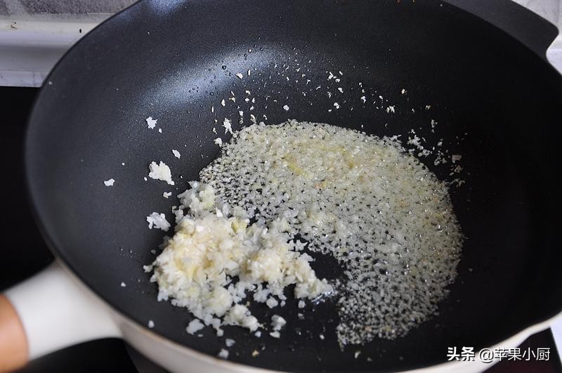 蒜蓉小龙虾不用油炸直接炒怎么做,小龙虾做法不油炸蒜蓉