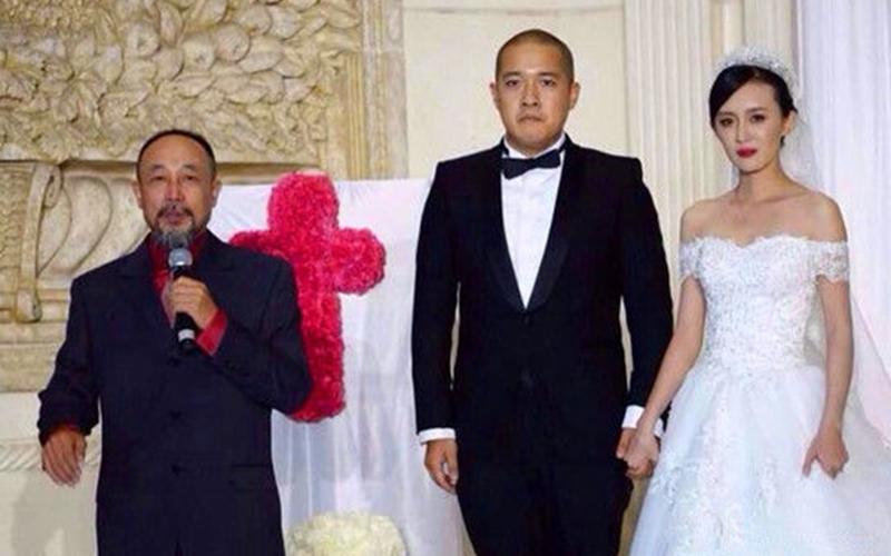 他是影帝，实力派演员，63岁越老越帅，与新妻的浪漫情史让人感佩