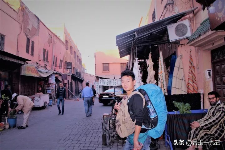 摩洛哥撒哈拉沙漠三毛,三毛的撒哈拉沙漠在摩洛哥