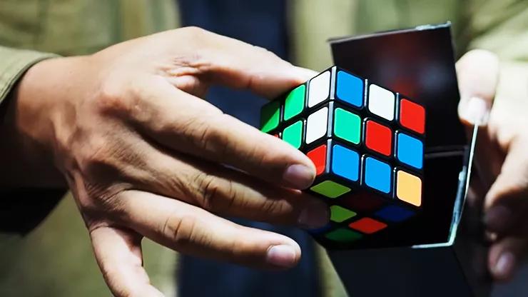 能自动还原魔方的软件,晃一下手魔方就能自动复原