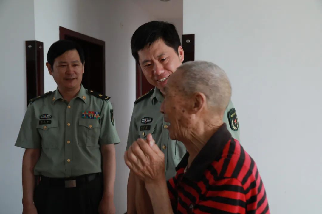 蓬莱市爱心志愿者协会,爱心协会志愿者慰问困难户