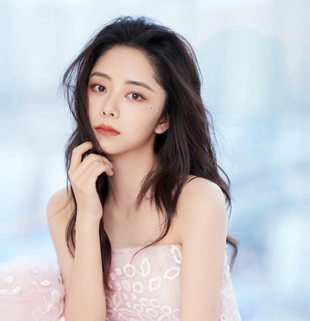 直鼻跟水滴鼻哪个更有气质,什么脸型适合水滴鼻