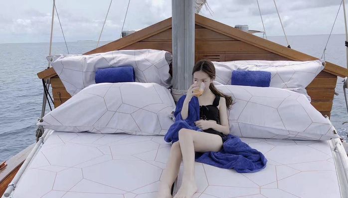 女爱豆把粉丝当提款机,女爱豆把男粉丝当提款机