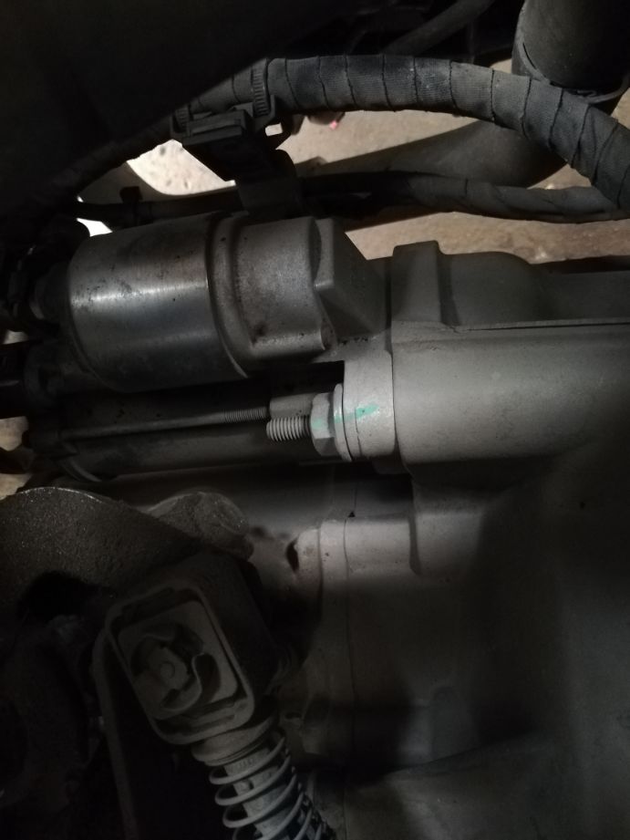 大众启动不了大灯不亮,大众汽车启动显示屏不亮怎么回事