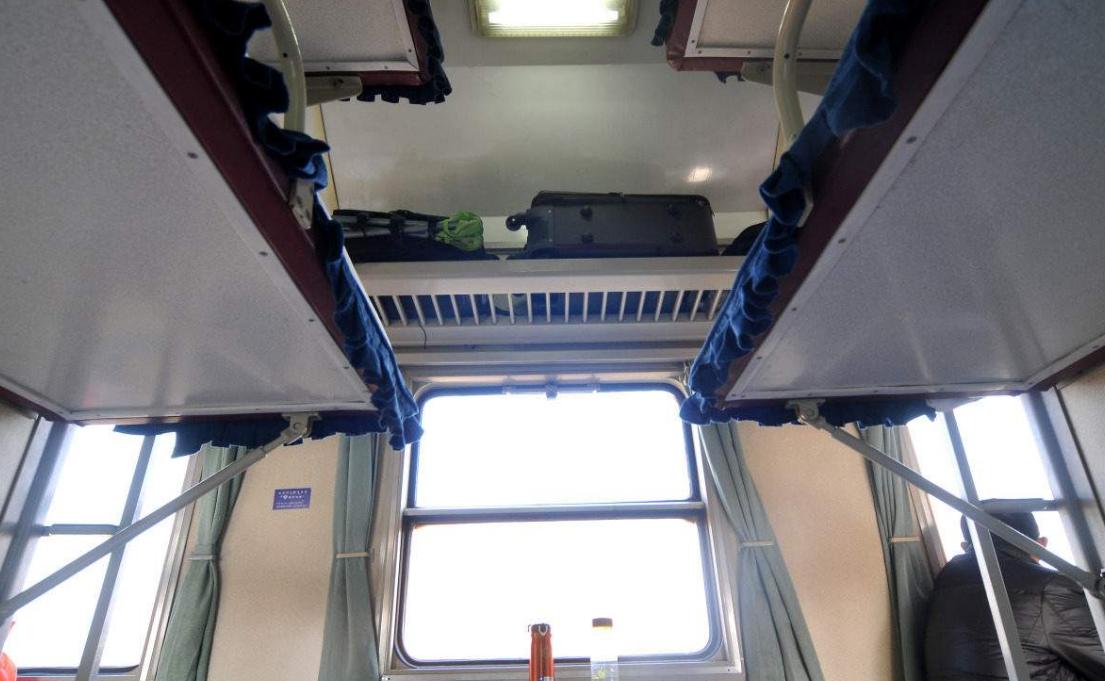 为什么网上票源充足，却只能刷到硬卧上铺呢？原因很简单